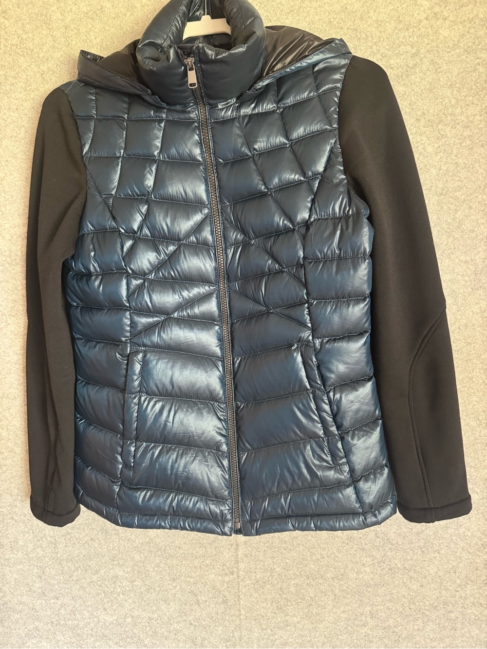 Michael Kors Women’s Quilted Hybrid Mixed-Media Puffer Jacket with Black Sleeves